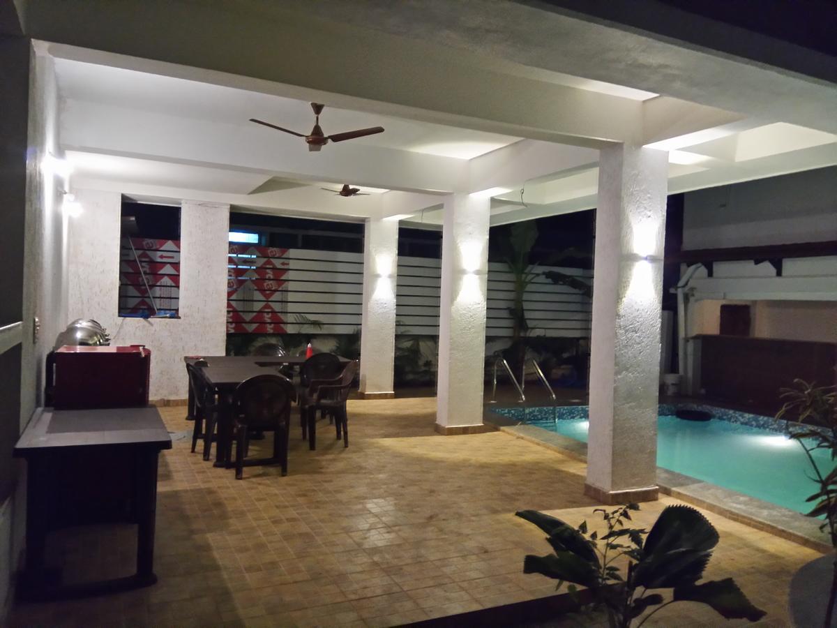 Sunshine Vagator Hotel Екстериор снимка