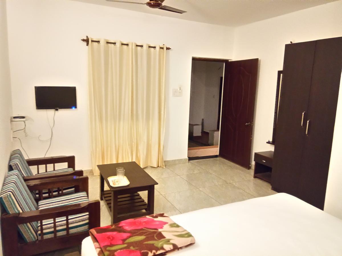 Sunshine Vagator Hotel Екстериор снимка