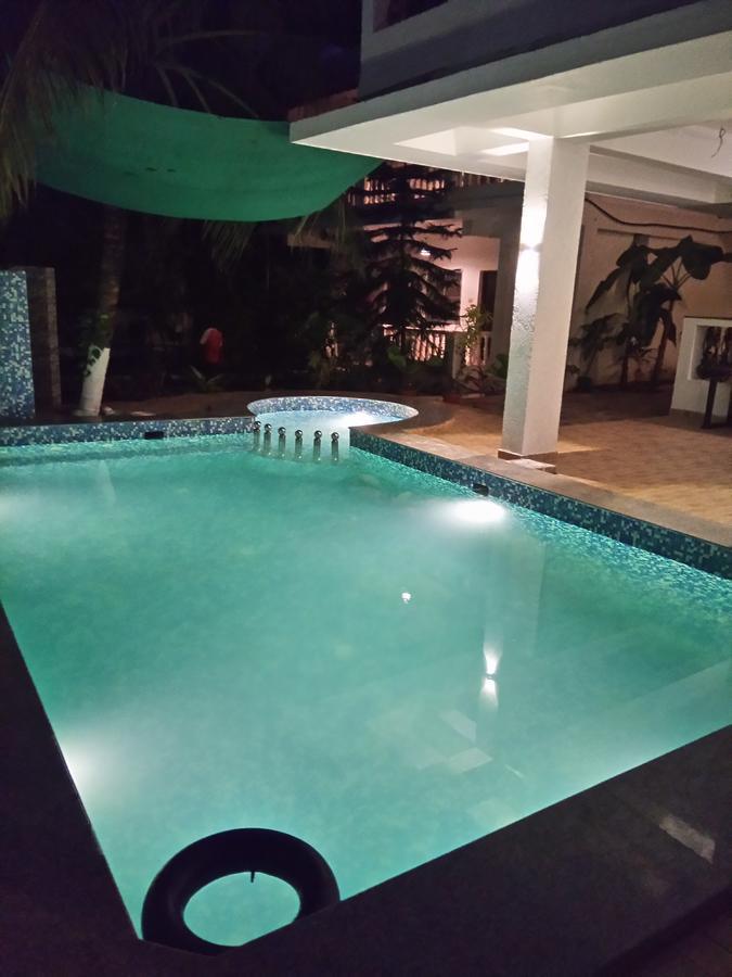 Sunshine Vagator Hotel Екстериор снимка