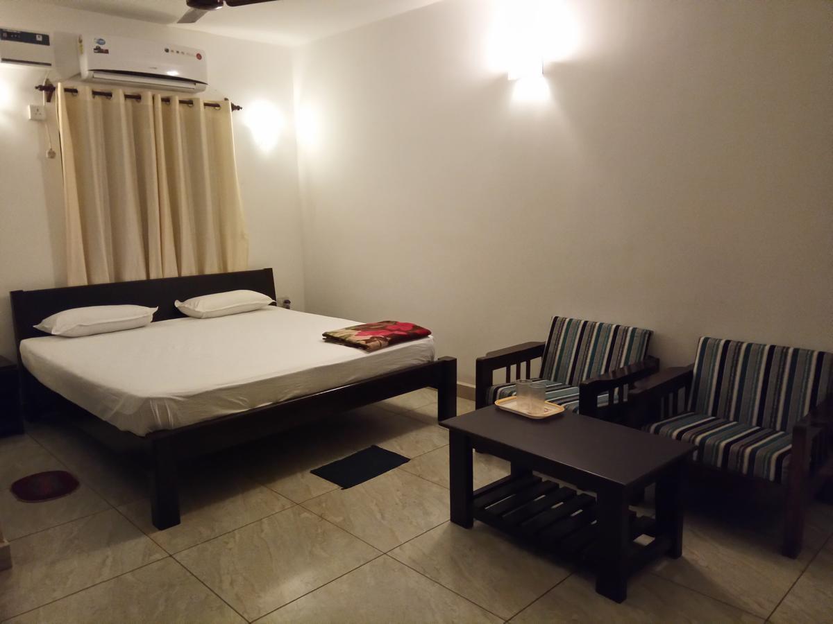 Sunshine Vagator Hotel Екстериор снимка